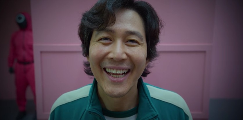 《魷魚遊戲》提到男主成奇勳(李政宰飾演)同媽媽相依為命