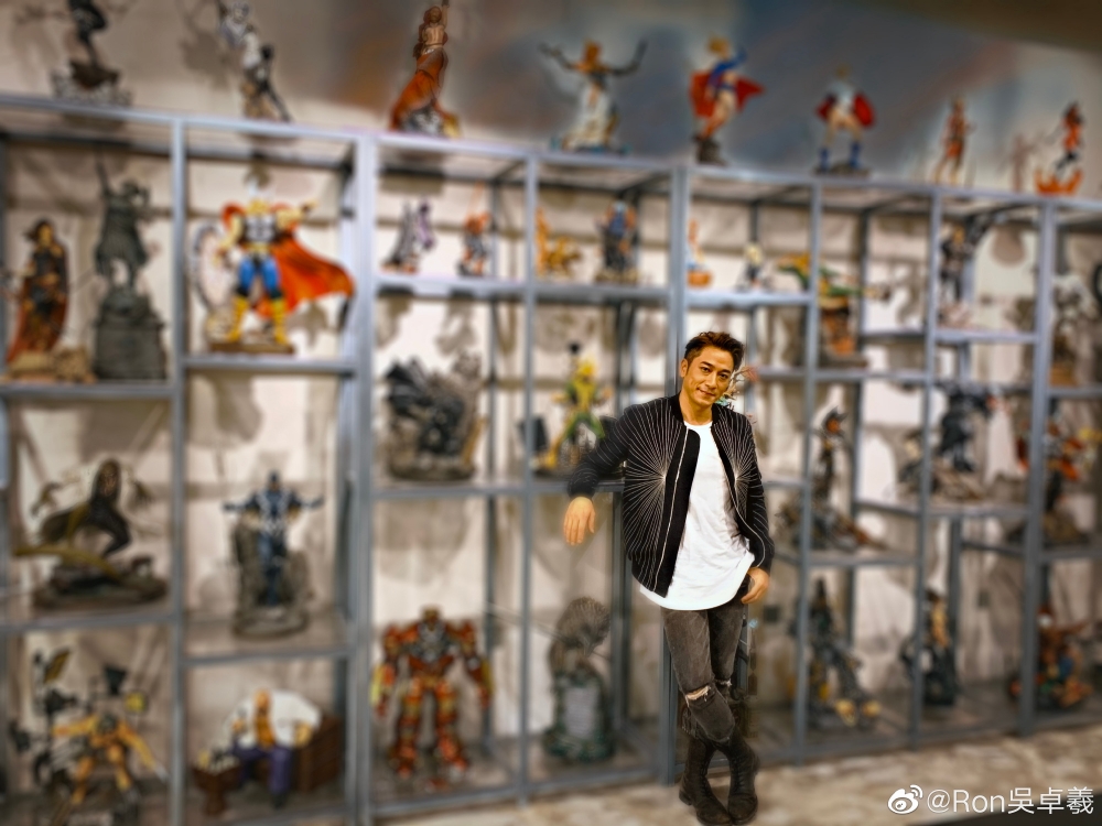 吳卓羲2019年於北京舉辦展覽,展示自己嘅玩具收藏!
