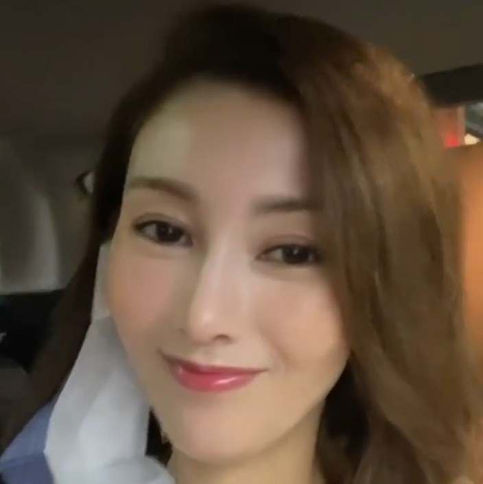 李嘉欣自拍大show可愛表情