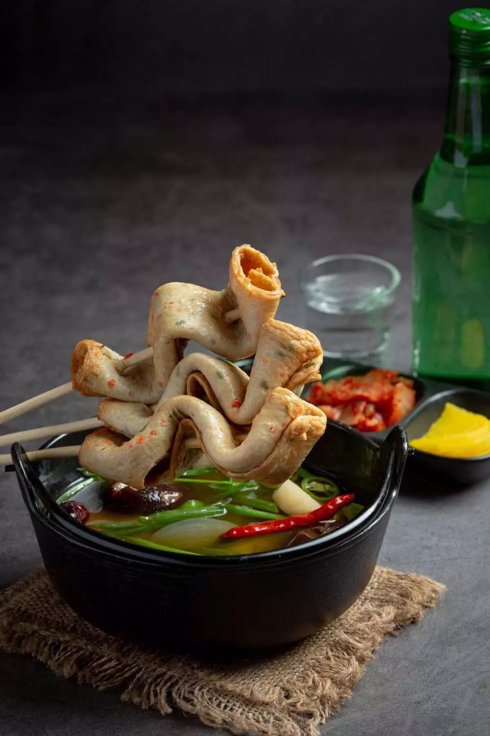 六國酒店的LE MENU推出「夏日韓風 x 窩夫‧甜品下午茶任點任食」。