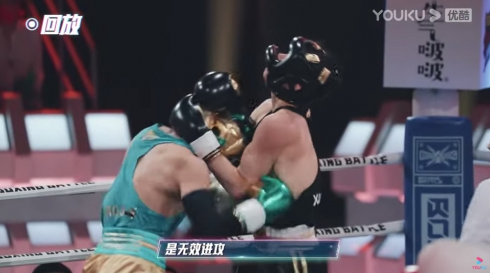 向佐攬住肖順堯