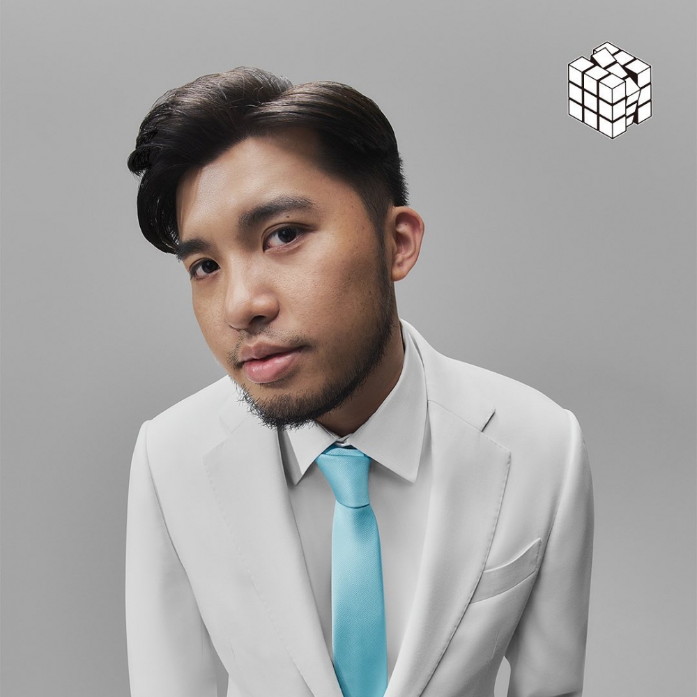 許賢是「試當真」創辦成員之一。