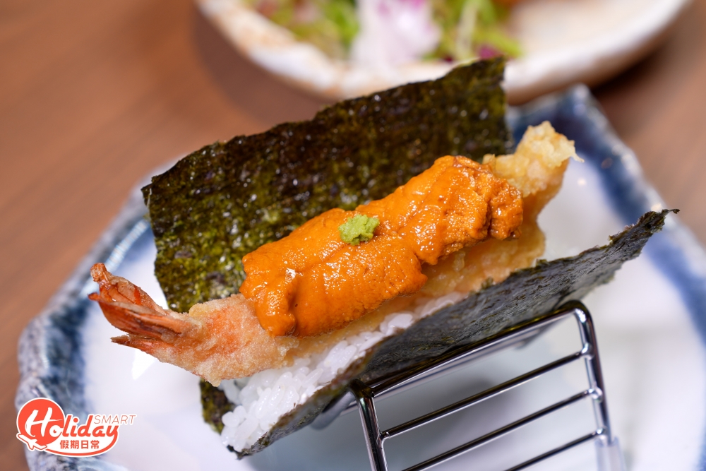 其中推介一口壽司飯,採用一級日本香米,有軍艦蠔、新鮮海膽、海蝦、炙燒牛肉和火炙帶子可以選擇,配上爽脆的紫菜,層次豐富。