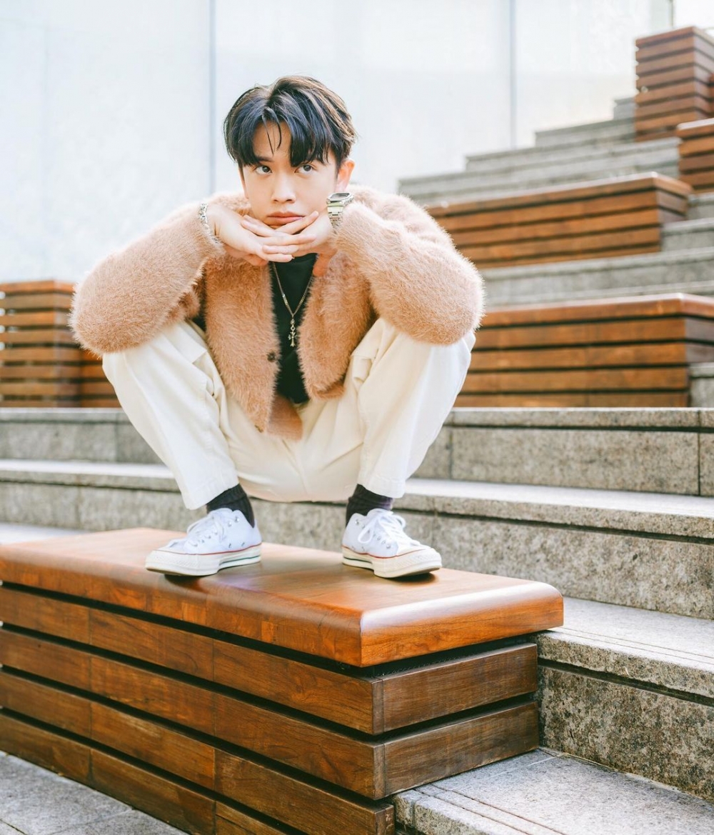 Locker於2016年以電影《點五步》出道，曾出演過多部影視作品。