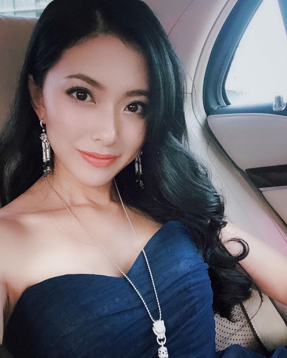 2011年Race黃婉佩淡出出娛樂圈,正式轉行做金融市場策劃。