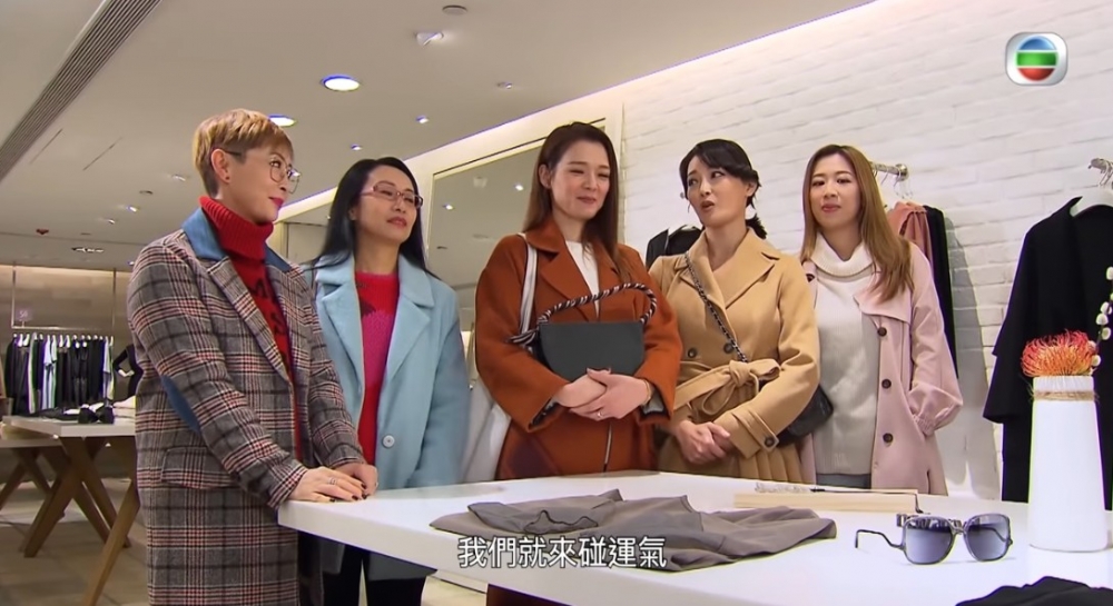 女友向男友坦白表示最近有鍾意嘅名牌手袋!