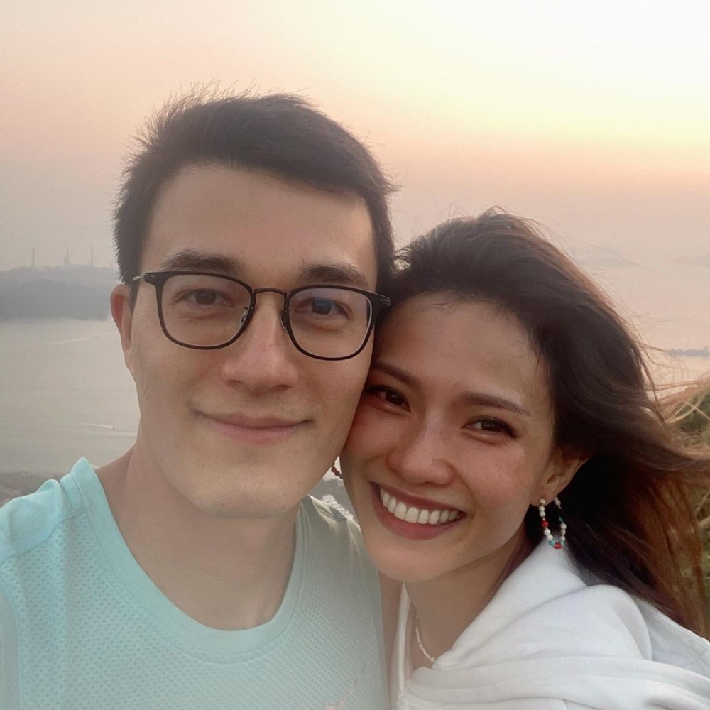 兩人婚後育有兩個兒子,並且各自發展事業!