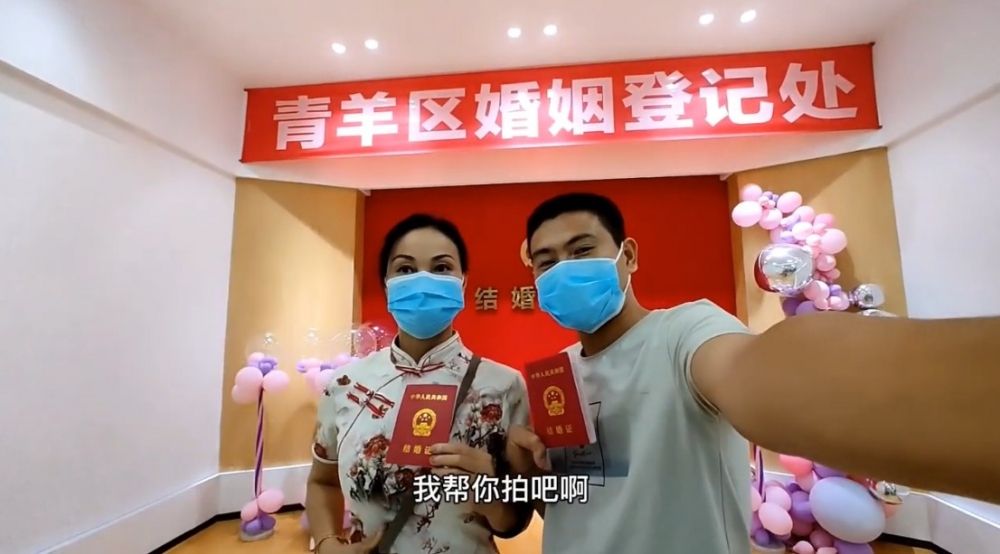 男方家人希望兩夫婦可以為家族添男丁!