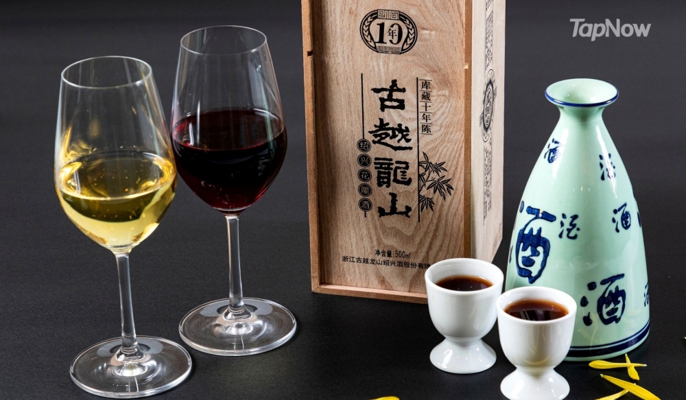 套票包任飲陳年花雕、紅白酒、啤酒、果汁及汽水