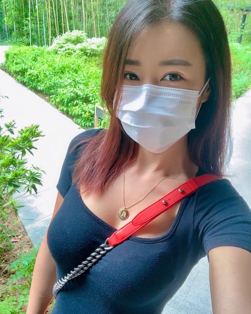 有網友表示近排行街發現多咗好多女士帶斜孭袋,佢認為斜孭袋嘅設計本身會顯現女性嘅身材,引嚟男士嘅注目。