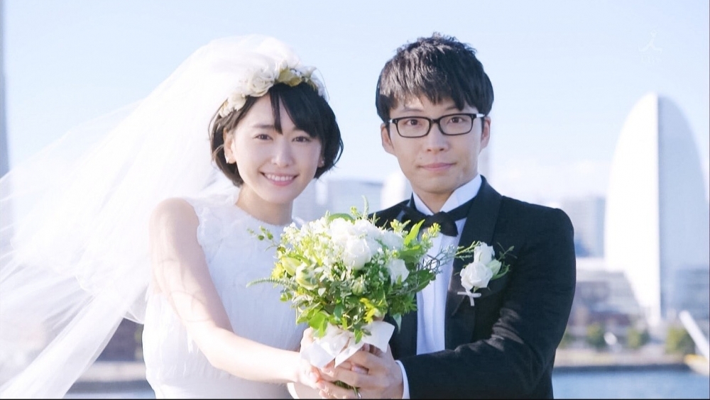 現年32歲有「國民老婆」之稱嘅新垣結衣於2021年5月宣佈同40歲男歌手星野源結婚