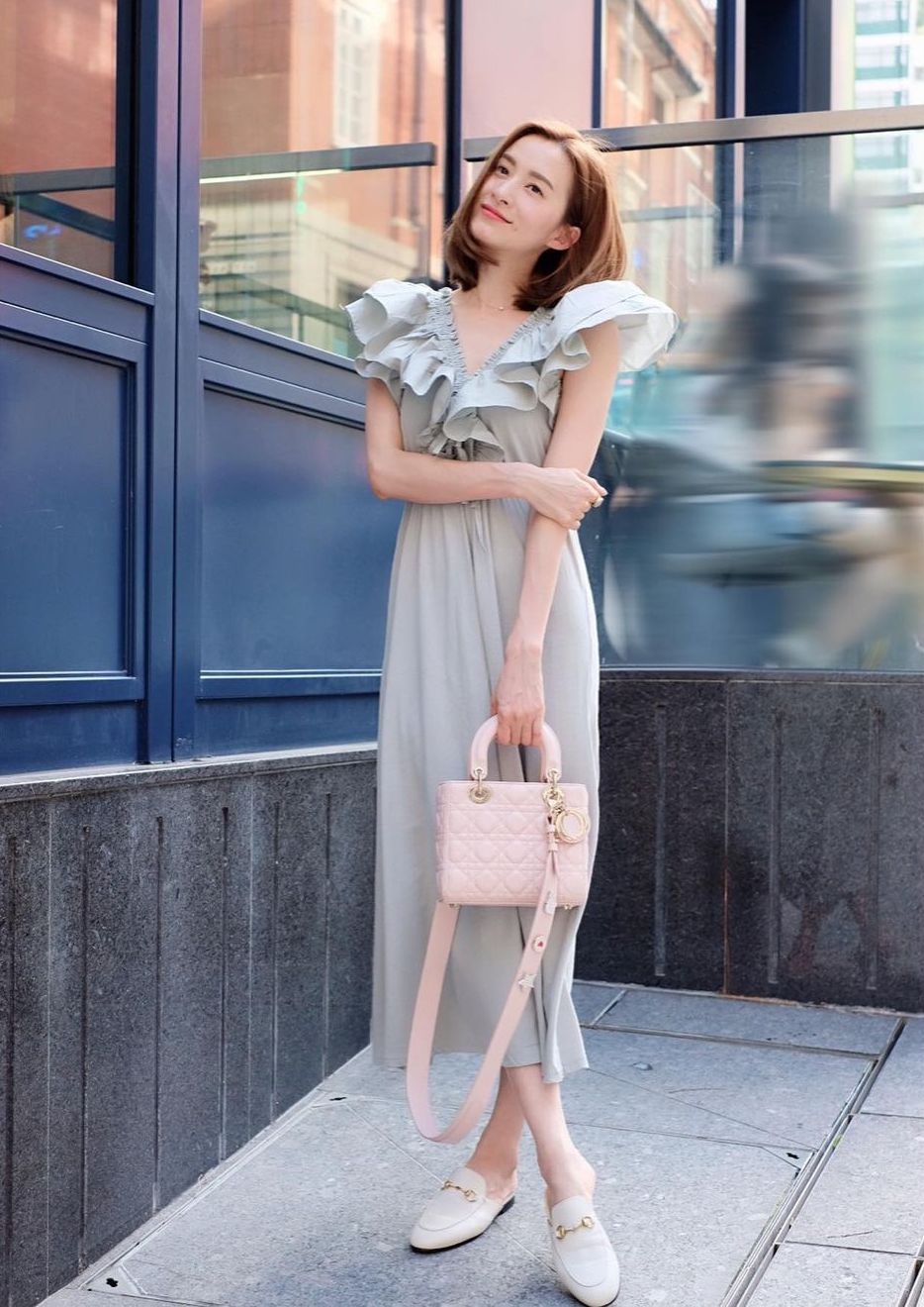 沈卓盈有粉紅色Cannage Lady Dior bag