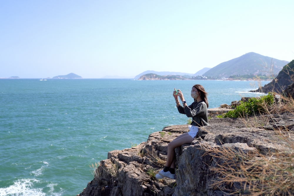 打完卡後,坐在這裏吹吹海風,聽聽海浪聲,可以遠離煩囂放鬆一下,感覺很寫意,最後原路折返至小西灣海濱花園便可。