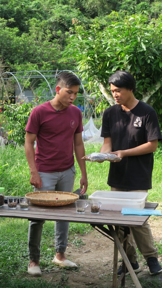 Mike和Gary曾一同到粉嶺農莊探討本地種植咖啡豆的可能性。