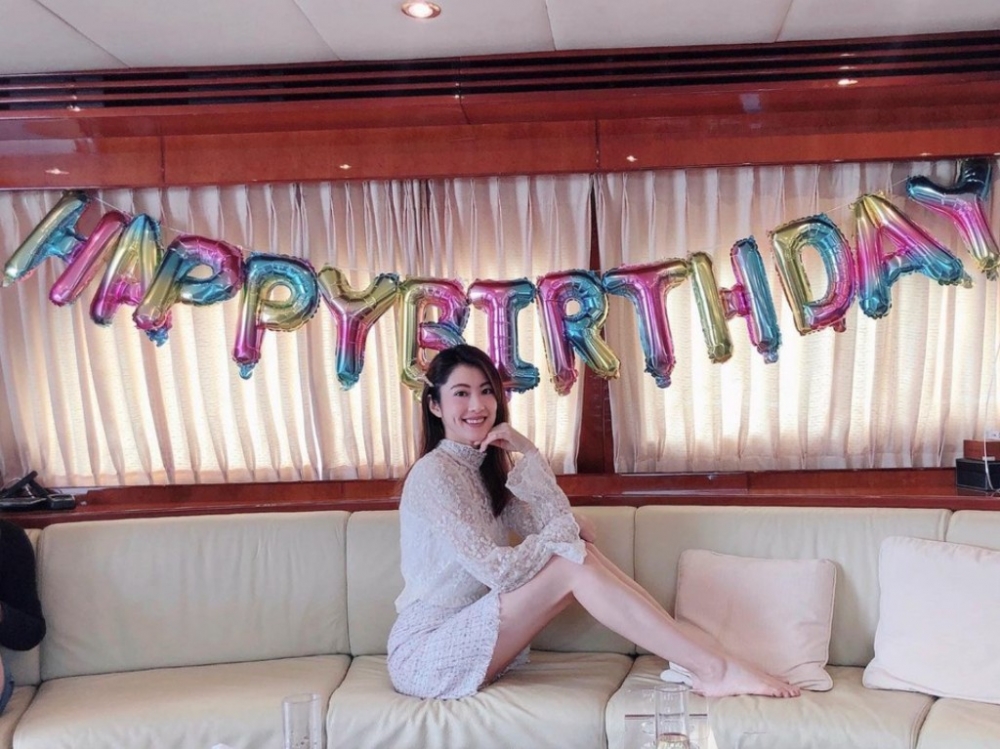 謝芷倫在遊艇開生日P