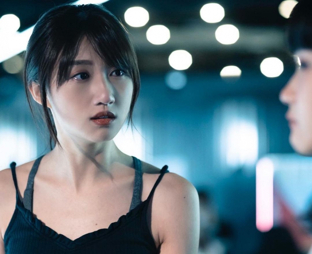 Luna曾演出過港產科幻網劇《異數者》,飾演「阿曉」一角。