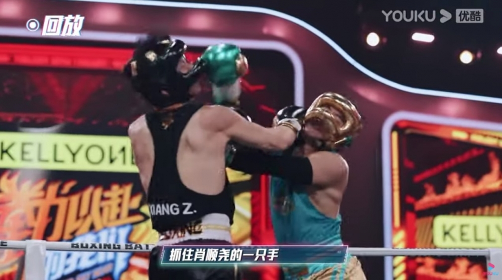 係咁中拳嘅向佐第二、第三回合明顯急躁咗好多