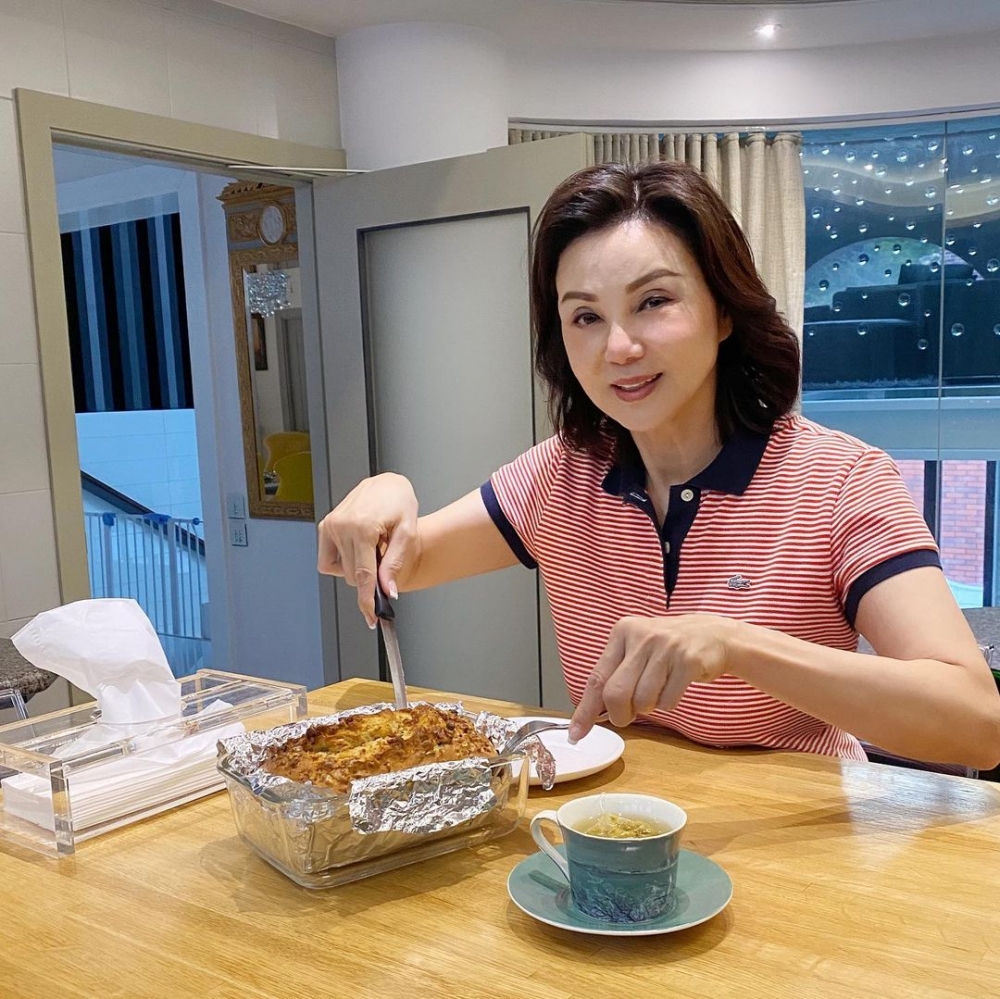 呢間房間嘅亮點就係擁有超大嘅落地玻璃!