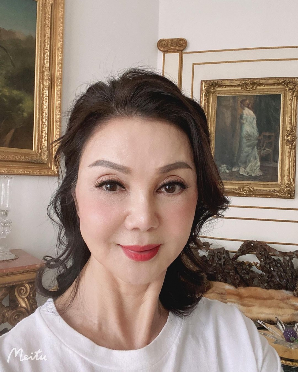 水晶燈亦係謝玲玲豪宅內其中一個十分重要嘅亮點!