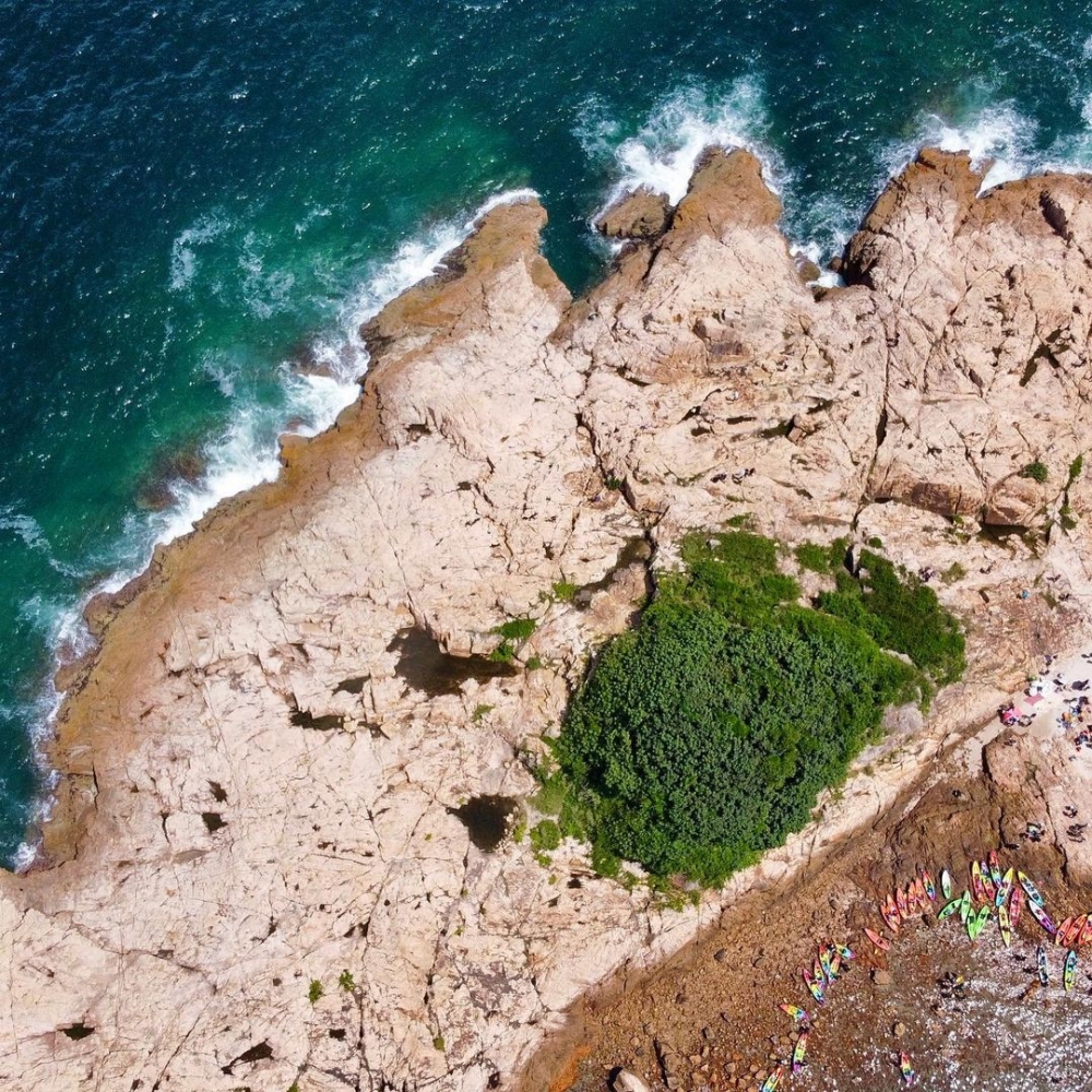因為小島形似一個綠色的荷包蛋,故此得名「綠蛋島」。
