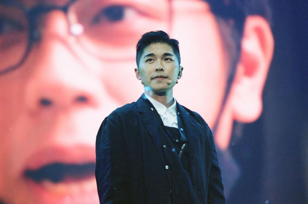 「試當真」開創初時，即將連登潮文《咁大件事無人講》拍成短片，游學修一口氣讀完整篇文，一度被網民激讚演活「連登仔」。