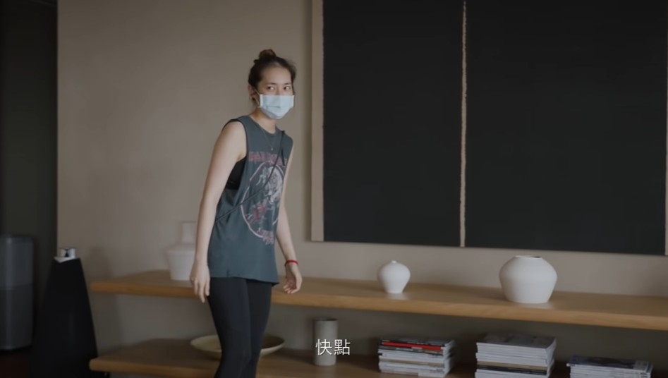 余文樂老婆王棠云在影片現身,卻被老公余文樂戲稱做「助理」!