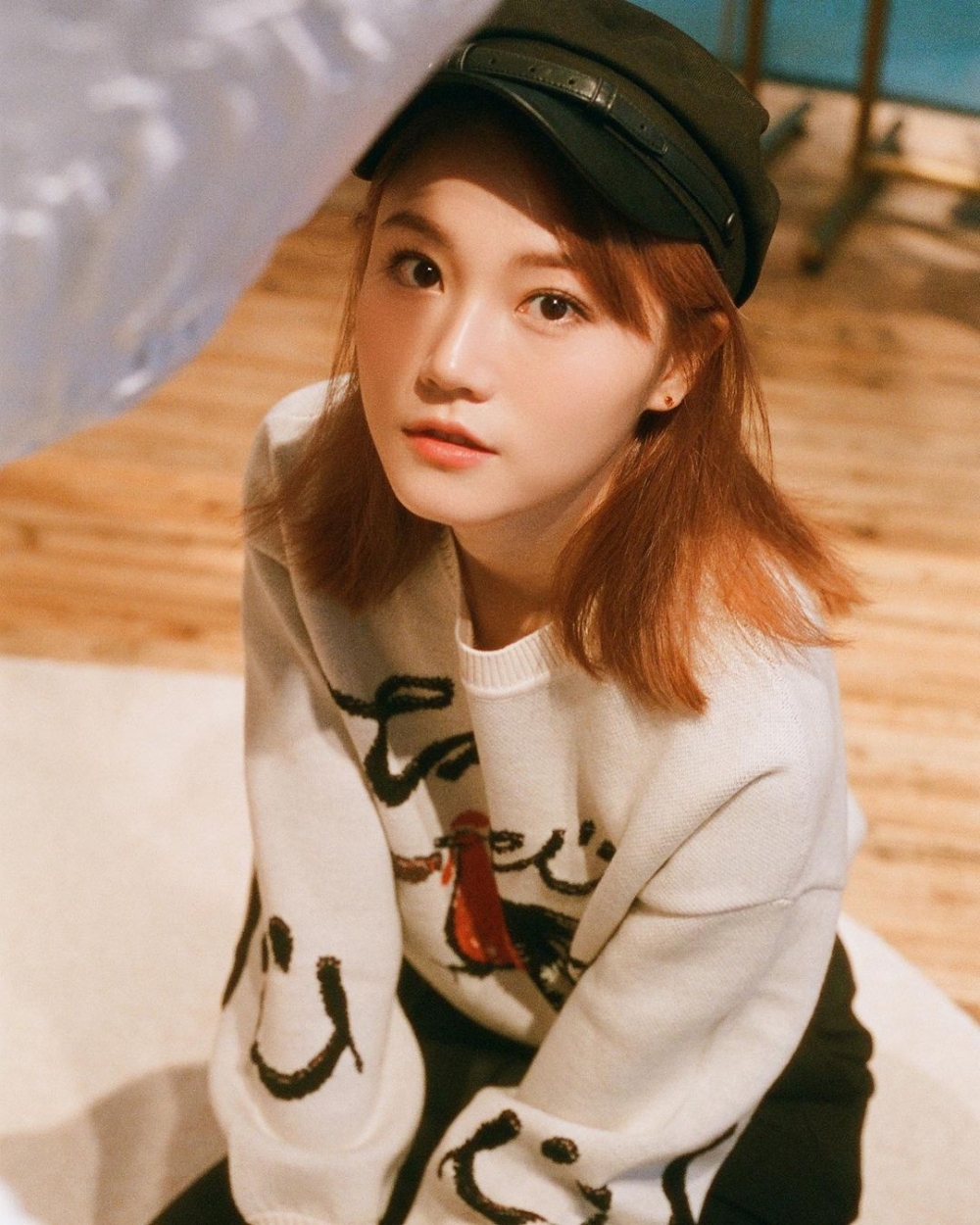 Yanny是香港女子組合Super Girls成員，有「冰山美人」之稱。