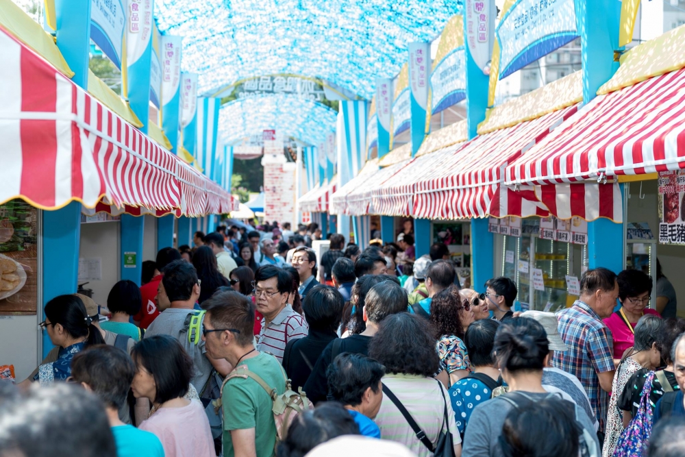 香港美食嘉年華2021的門票為$4~同時,所有接種至少一劑疫苗並出示接種紀錄的市民,可於4.30pm後免費入場。需注意,場內不設熟食區和提供試飲試食,並且不能在現場飲食。