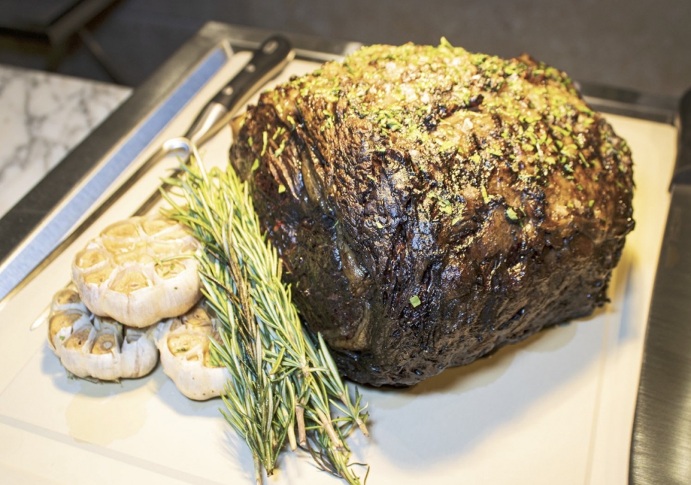 可以食勻海鮮及刺身、即切烤肉、多款凍盤及熱葷、人氣甜品等!