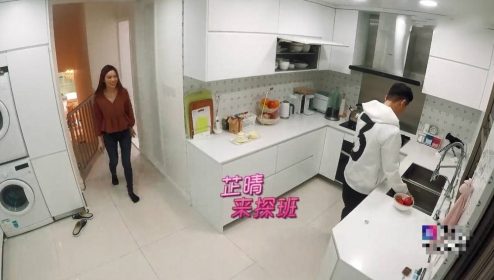 廚房同樣以白色為主,設備齊全