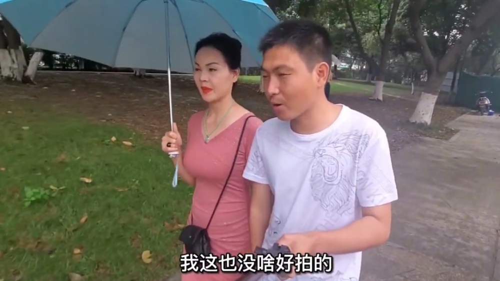 內地一對「母子戀」最近修成正果,並令網民大吃一驚!