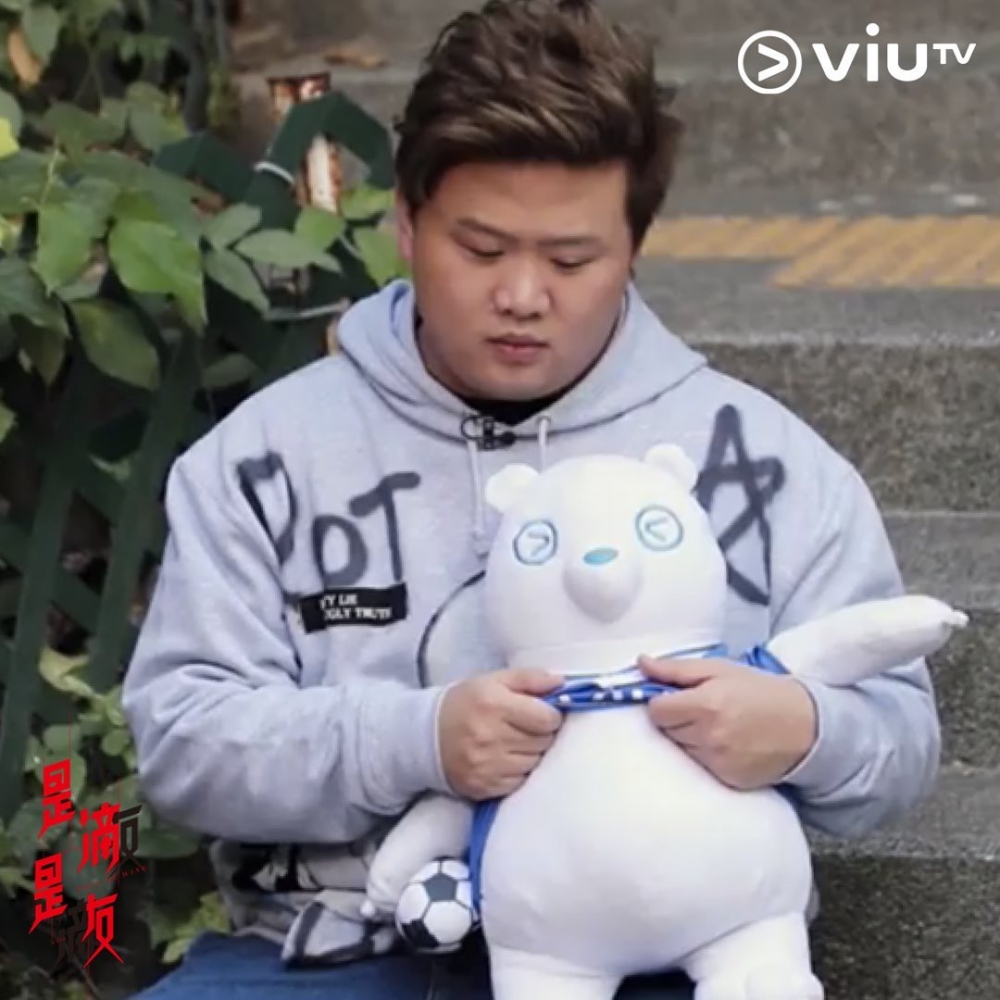 肥仔喺MV中一展其舞蹈實力
