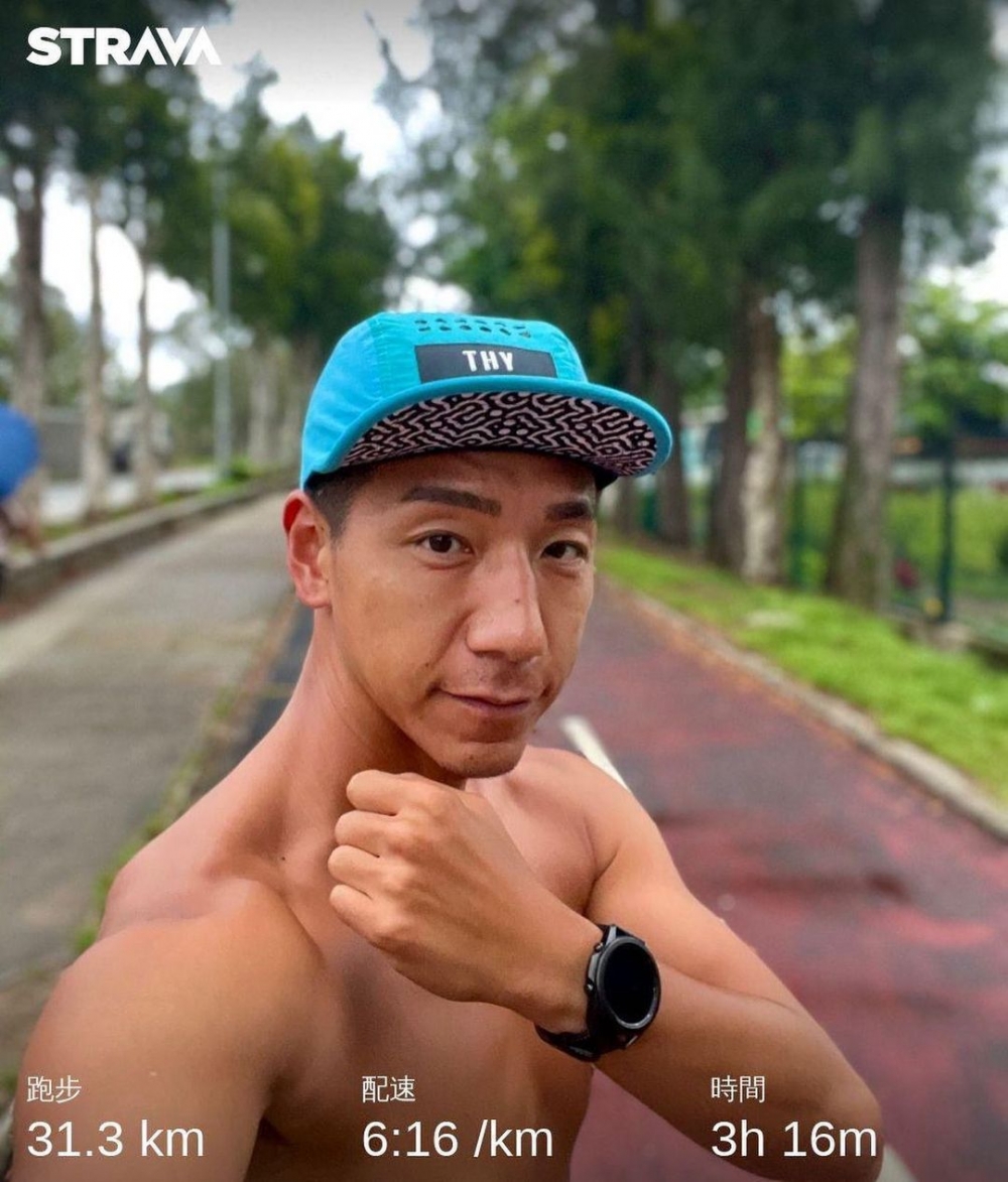 柳俊江日前在IG曬新歡合照