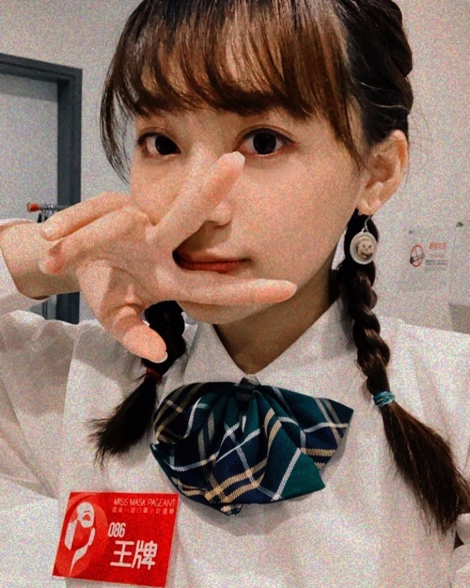 阿慈今年初曾參加ViuTV另類選秀節目《最後一屆口罩小姐選舉》，代號「王牌」，獲得不少觀眾的喜愛。