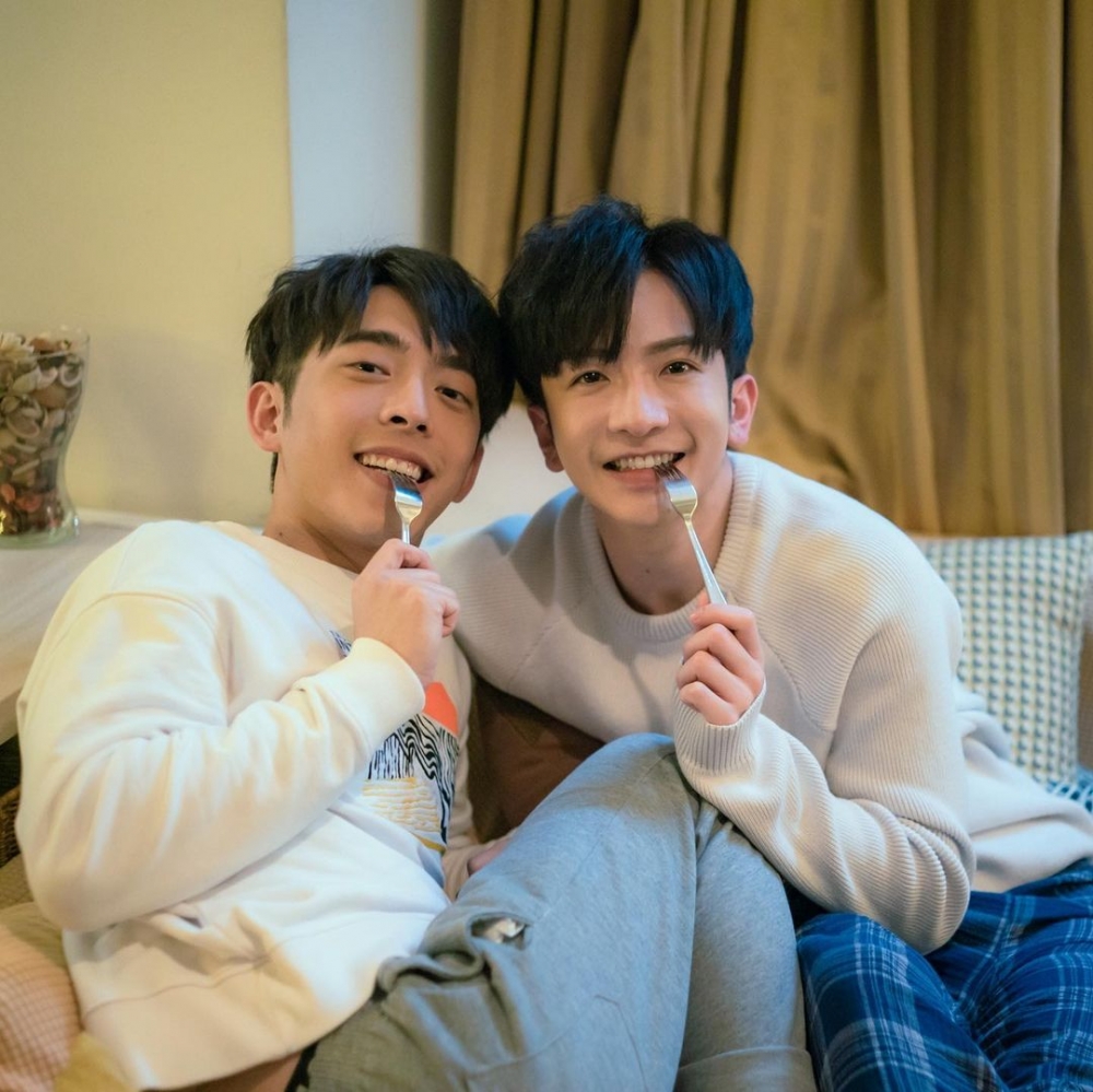 網友提到MIRROR係選秀節目出身,又稱其中兩位成員(Anson Lo同Edan)主演咗「耽美(BL)劇」《大叔的愛》之後爆紅