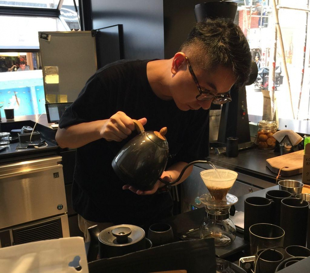 Michael是Freshness Coffee創辦人及Suit Coffee & Sake店長。