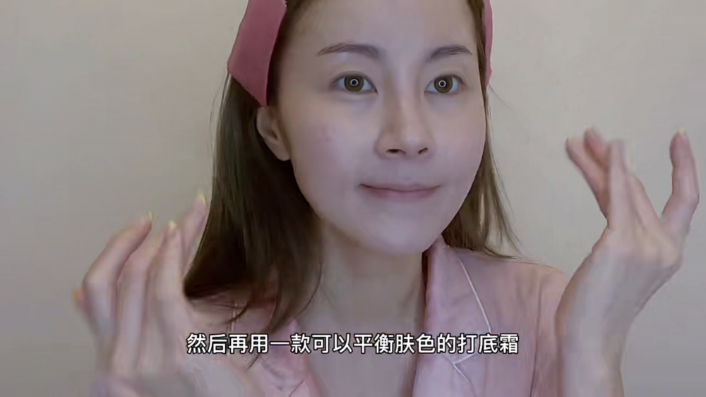 傅穎嘅皮膚唔錯,無咩痘印瑕疵。