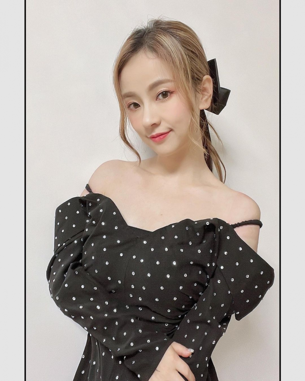 星夢呢排宣傳得最多嘅仲有Hana嘅師妹谷婭溦,谷婭溦亦同樣有份唱《星空下的仁醫》插曲《不敢開口》
