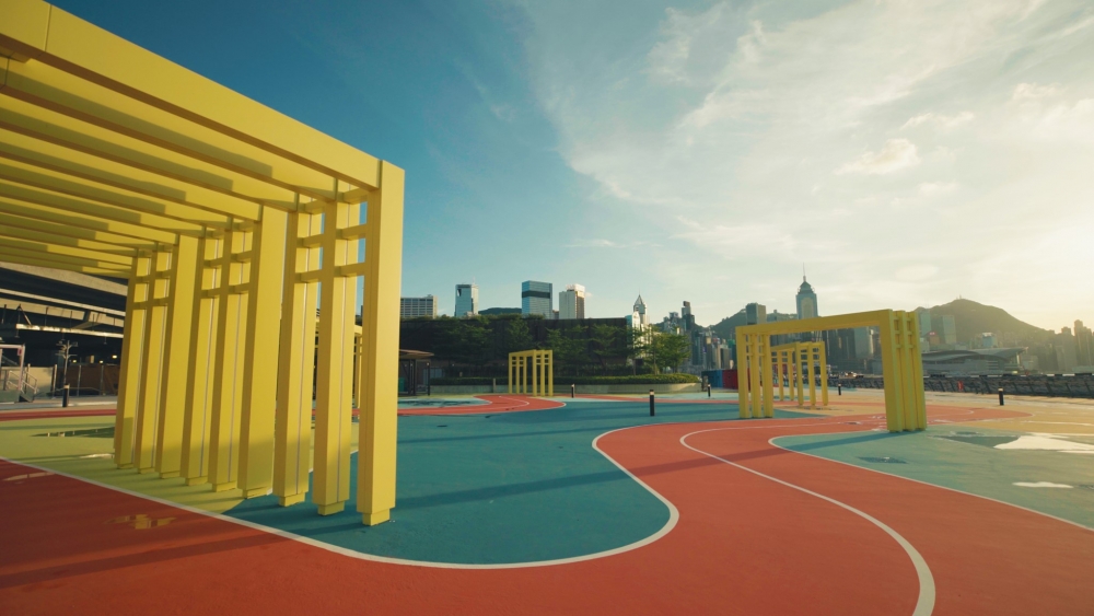 東岸公園主題區(第一期)以色彩鮮艷的設計打造活動空間,讓小朋友可以盡情玩樂~同時,設有草地、座椅、遮陽設施等,供市民享用。