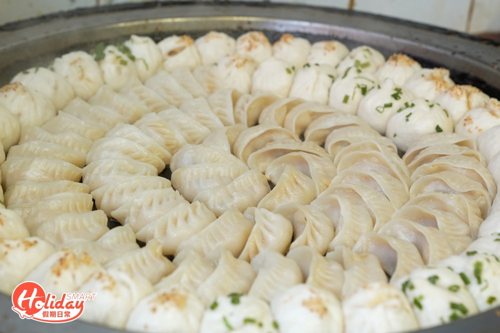 麥記亦堅持「生煎」,坊間有些食店為求方便,都會蒸過再煎,因此入口會過於濕潤,麥記製品就會更脆、更鬆軟,保留麵香!