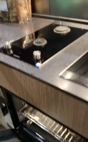 廚房大理石檯面顯貴氣