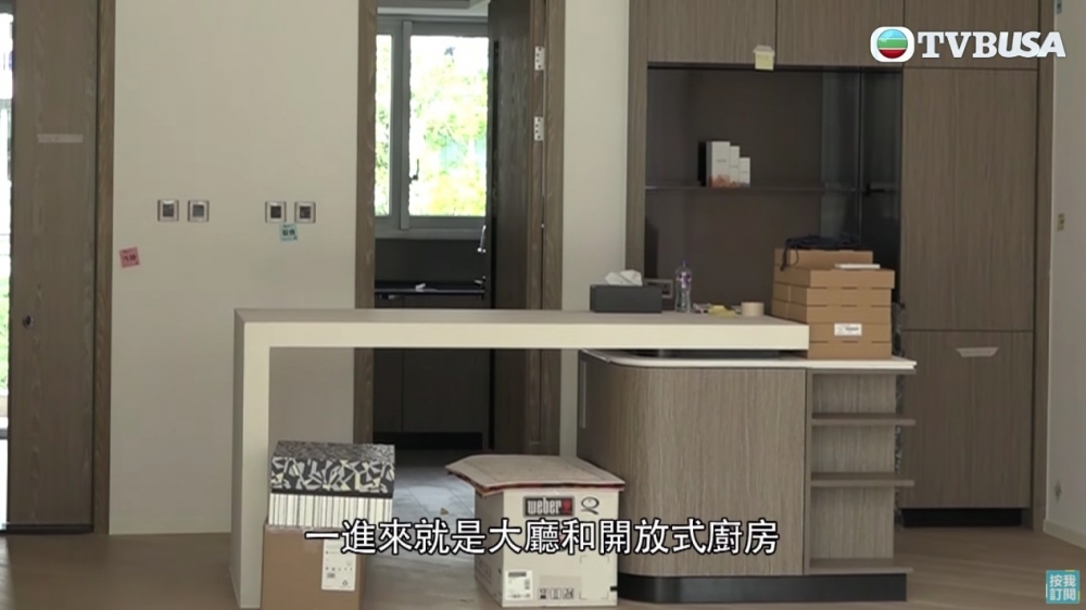 2樓同3樓合共有4個套房,仲有開放式廚房
