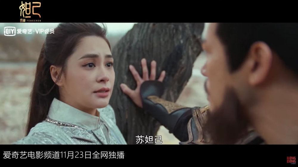 阿嬌一身造型十分清純,加上楚楚可憐嘅眼神