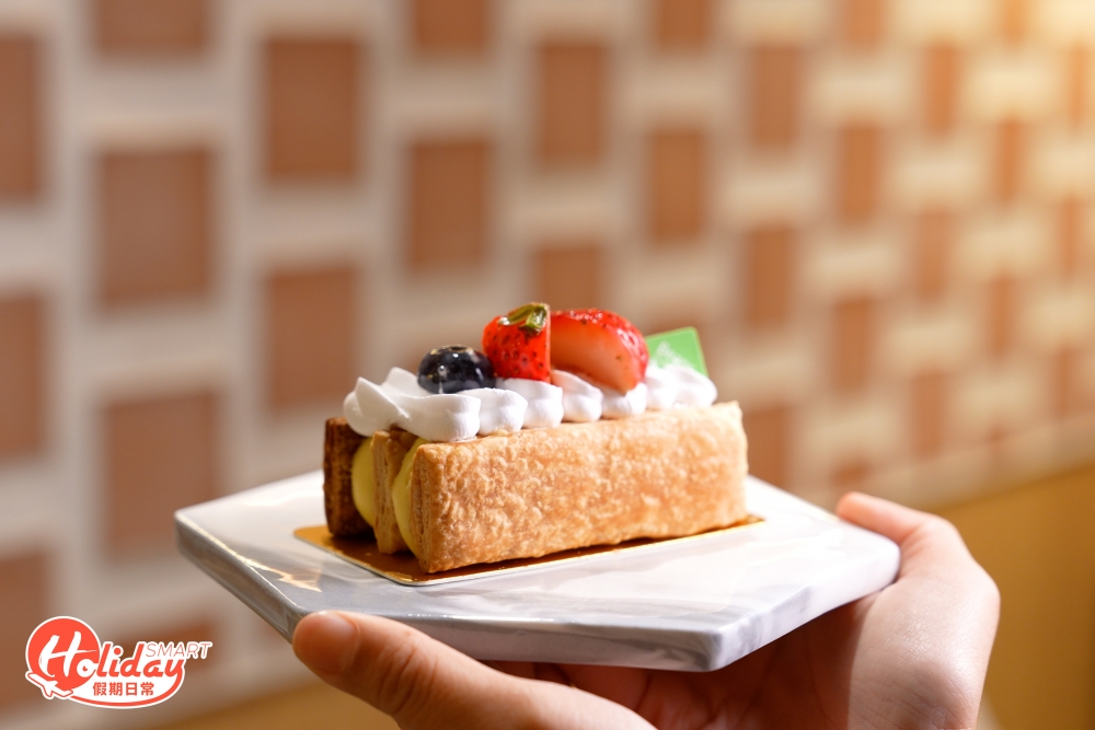 甜品方面亦相當有心思，雜果拿破崙蛋糕食落酥脆。