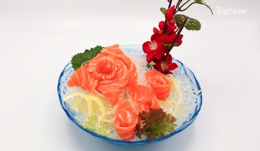 套票包每枱1份日式刺身,生熟食都有得歎~