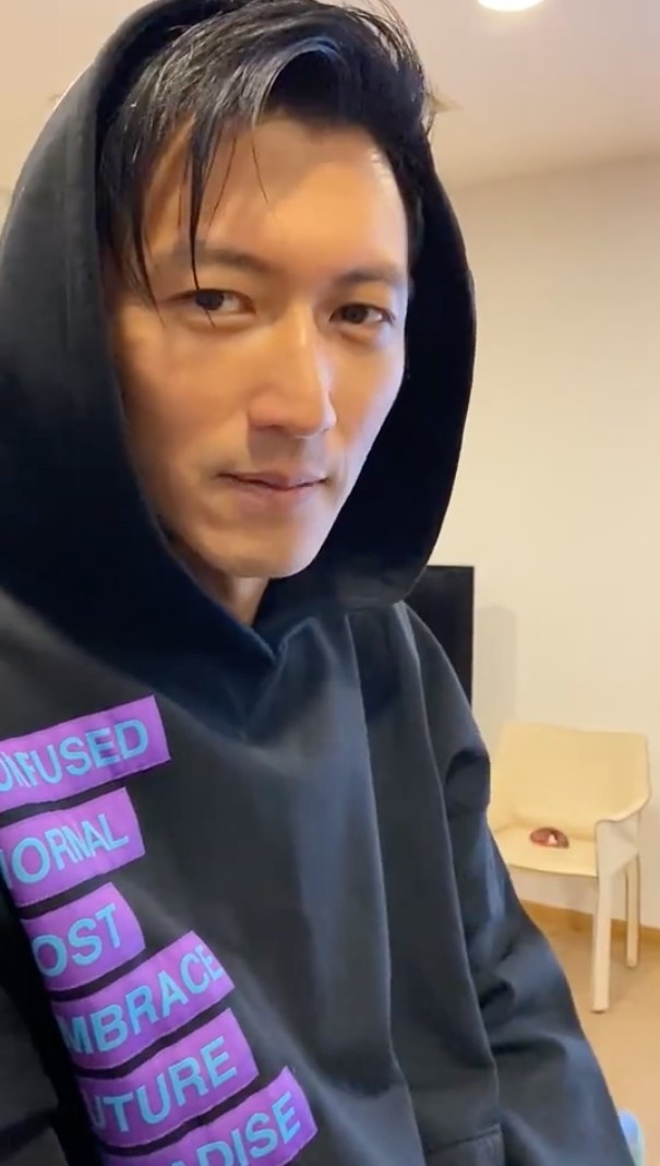 近日喺微博有內地網民公開咗一段謝霆鋒做運動嘅影片,片中佢表示之前睇過一個動作,霆鋒淡定指:「我現在就來試試。」