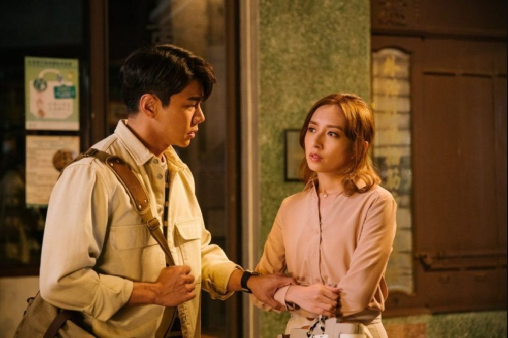 樓主見到不少男士都幫女友拿手袋並感到不解