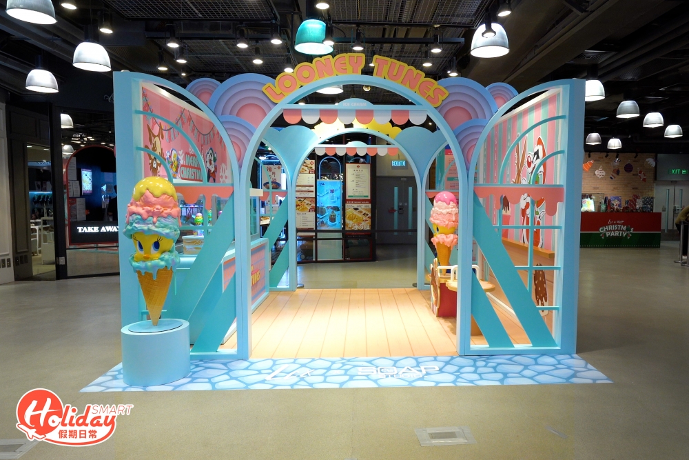 除了Tom & Jerry,原來Tweety在雪糕店正等待大家,Tweety藏身在七彩繽的大型雪糕甜筒。