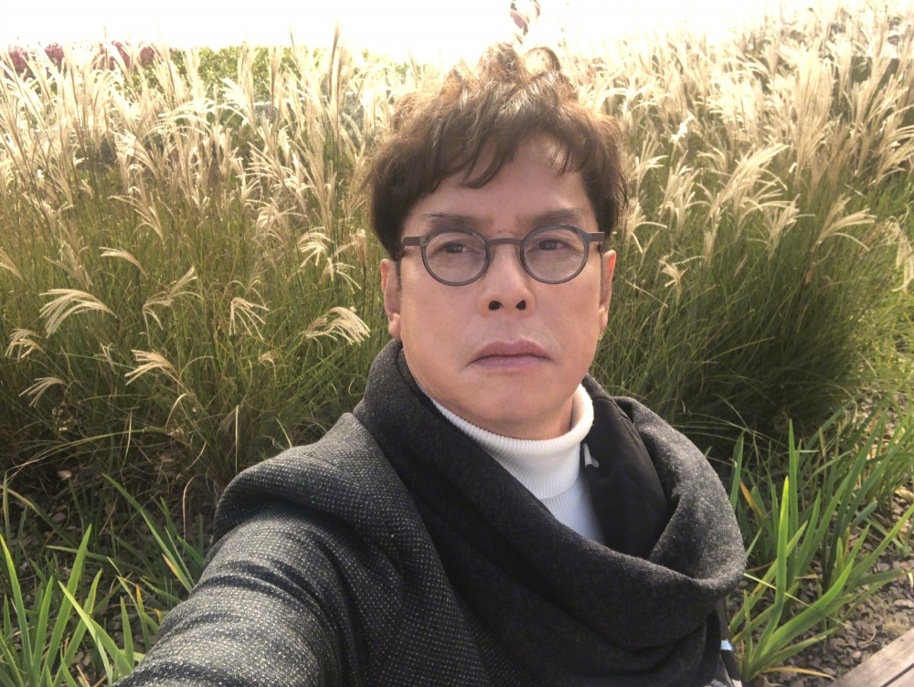 校長譚詠麟亦係梅姐嘅好友之一