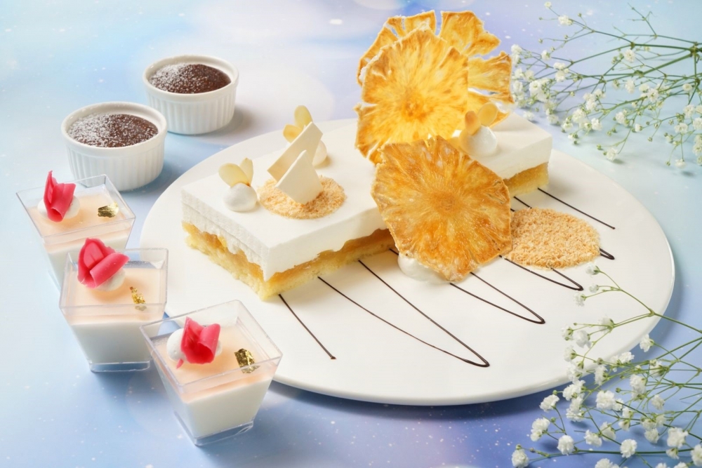 「鮮蠔‧虎蝦」自助晚餐-菠蘿椰子慕絲蛋糕、白朱古力玫瑰慕絲、朱古力堅果心太軟。